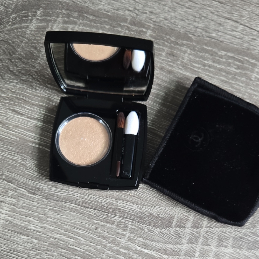CHANEL Elegant Beige Eyeshadow